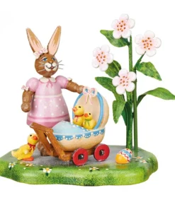 Hubrig, figurines pour enfant Lapin De Paques En Bois Avec Poussins Dans Landau